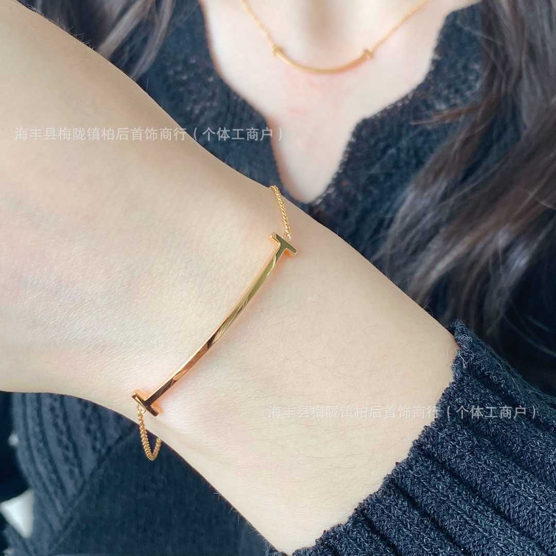 Minimalist and exquisite bare body version essential smiling face bracelet for trendsetters T home