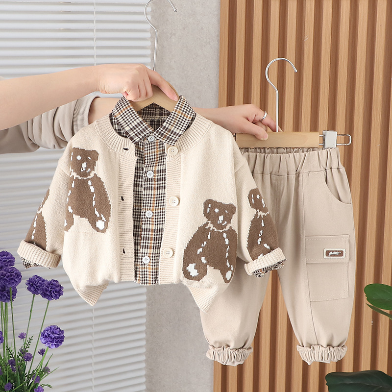 2024 Spring Little Boys Ubrania Ubrania maluch dzieci w kratę koszulka kreskówka Niedźwiedzi Krzystwo Sweter Sweter Spodnie Dzieci swobodne stroje Z7029
