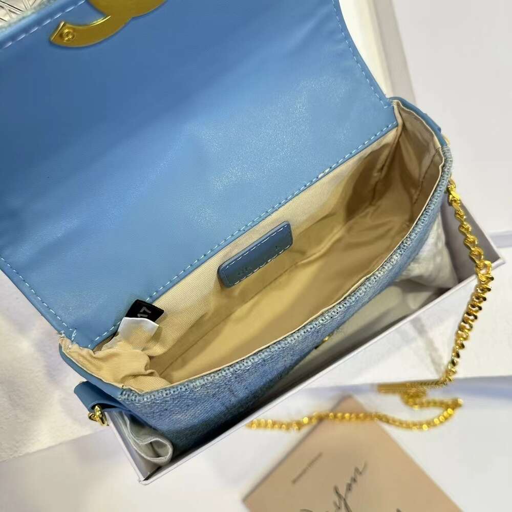 حقيبة مصممة الكل في واحد للنساء ربيع جديد حقيبة صغيرة مربعة بسيطة كتف واحد قطري عبر الاتجاه العلامة التجارية متعددة الأزياء