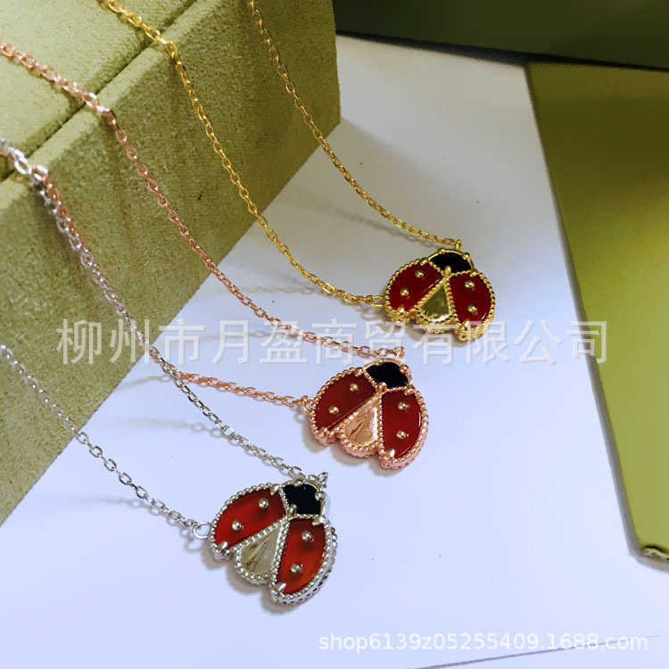 Collier de créateur Collier VanCF Luxe Diamant Agate 18k Or nouveau tout pur collier coccinelle femme chaîne pendentif jade rouge or rose