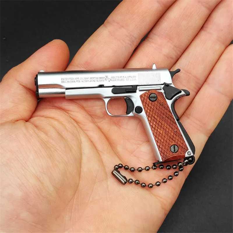 Gun Toys 1 3 Solid Wood Handle 1911 Metal Toy Keychain Model Pistol Miniature Alloy Gun Collection Toy Pendant For Gift 240307