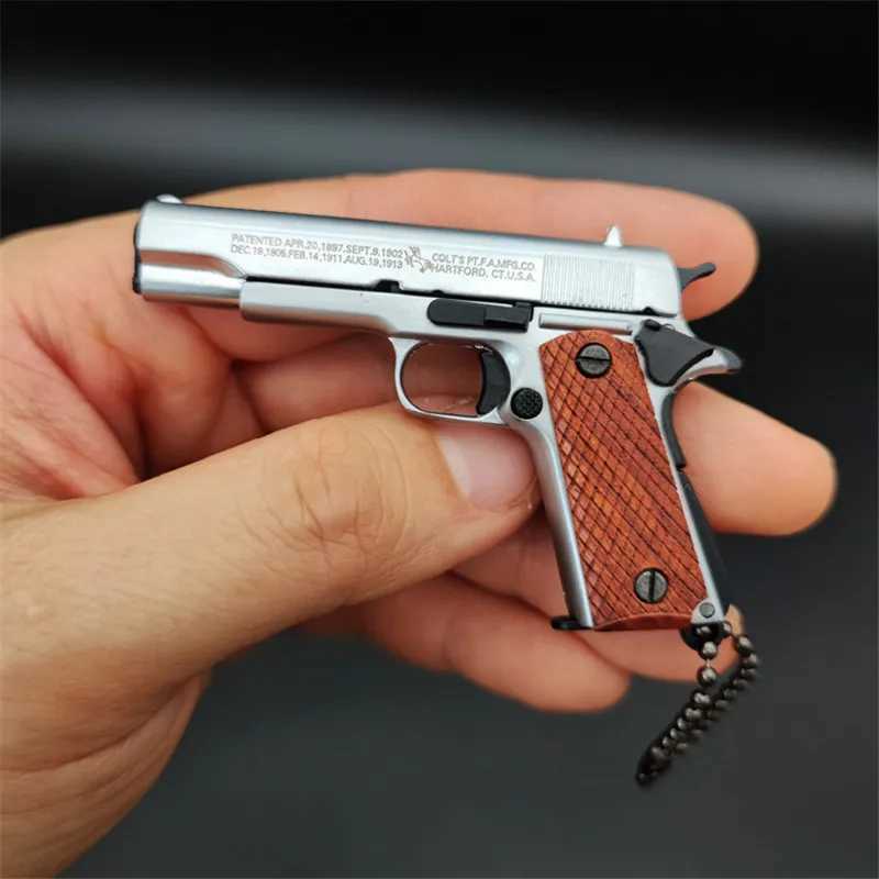Gun Toys 1 3 Solid Wood Handle 1911 Metal Toy Keychain Model Pistol Miniature Alloy Gun Collection Toy Pendant For Gift 240307