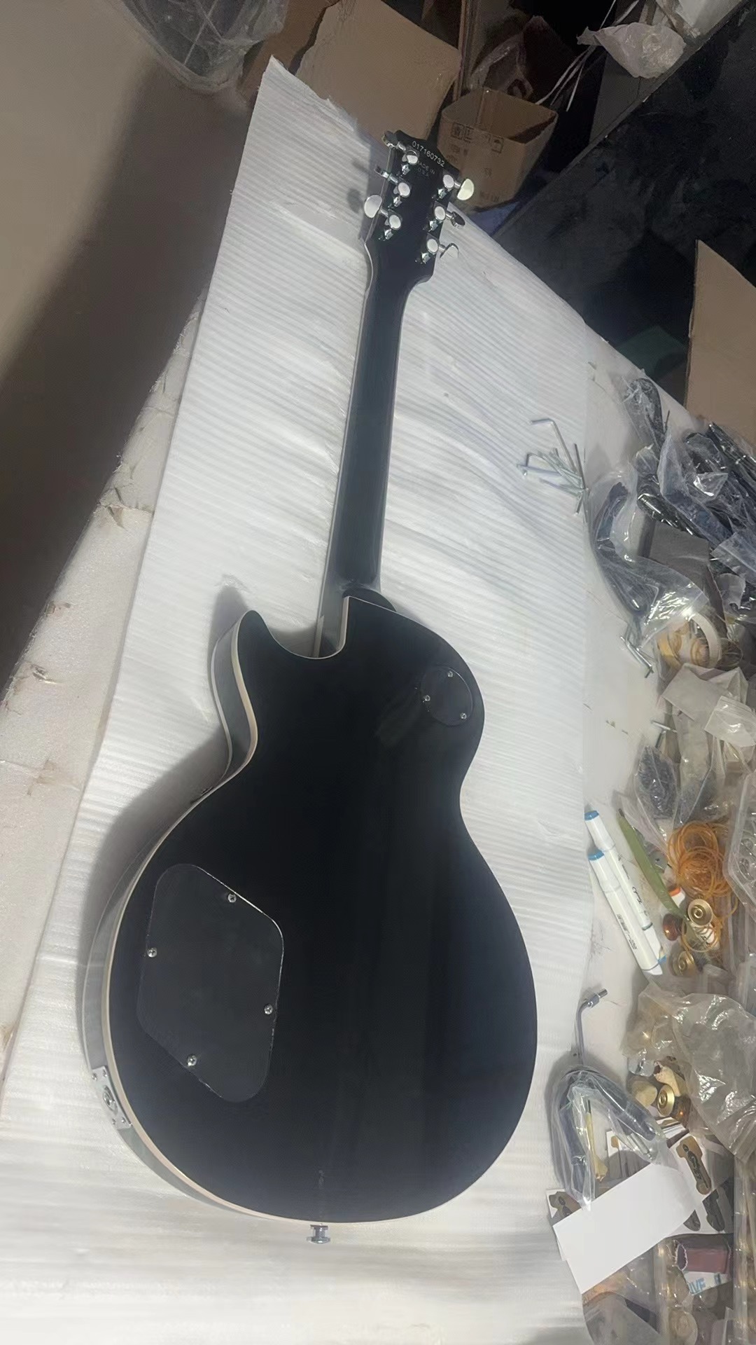 Yeni yüksek kaliteli yeni siyah elektrikli gitar toptan gitarlar