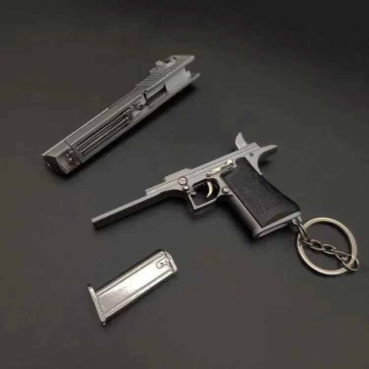 Gun Toys Desert Eagle Alloy Keychain 1 3 Model Wooden Handle Pendant Gun Mini Gift Gun For Adult Kids 240307