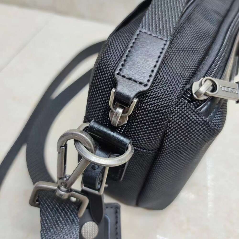 TUUMII Borsa posteriore TUUMIIs Borsa a tracolla da uomo Designer Zaino da viaggio Business Pack Borsa multifunzionale il tempo libero Moda semplice petto una spalla 2223406 UYKE