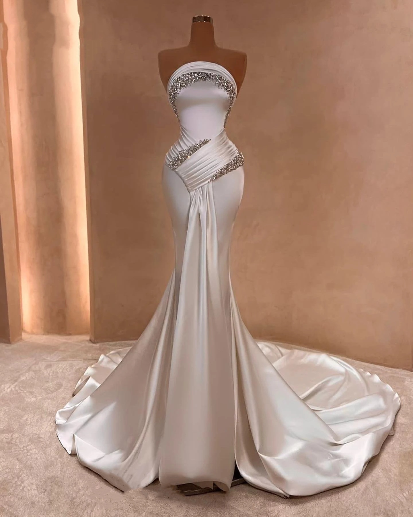 Robe de mariée sirène sans bretelles, Simple, en cristal de perles, sans manches, en Satin perlé, sur mesure, grande taille