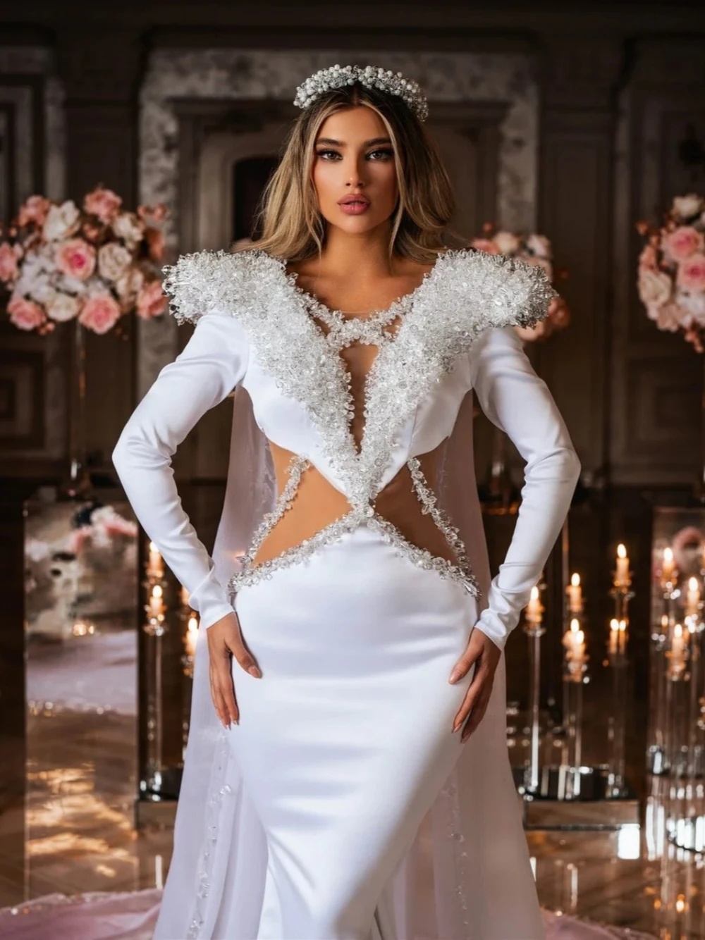 Abito da sposa a sirena alla moda Abiti da sposa a maniche lunghe in cristallo con scollo a V Abiti da sposa in rilievo con mantello Taglie forti su misura