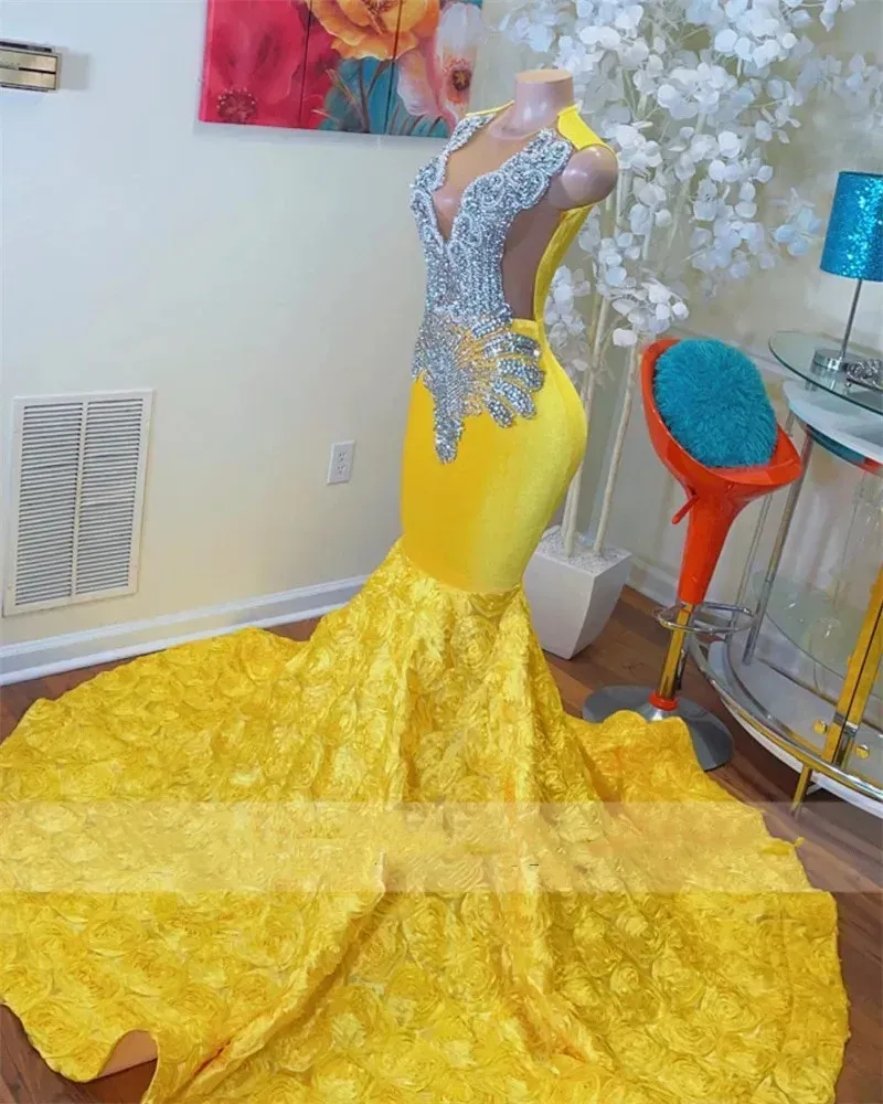 Luxury Yellow Velvet Prom Dresses 2023 Black Girls Beaded Crystal Ruffles Mermaid Birthday Party Gown Formal Occasion Dress