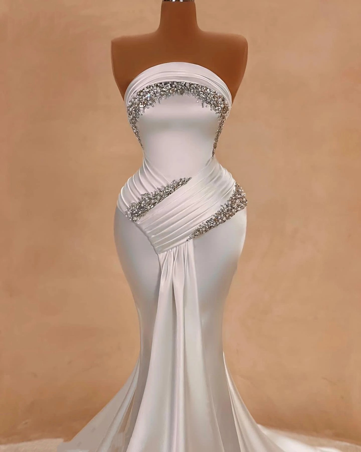 Robe de mariée sirène sans bretelles, Simple, en cristal de perles, sans manches, en Satin perlé, sur mesure, grande taille