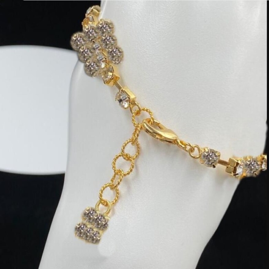 Mode nouveau conçu Charm dames Bracelets évider G Lettres avec diamants plaqué or 18 carats femmes bracelet Designer Bijoux DG-242Q