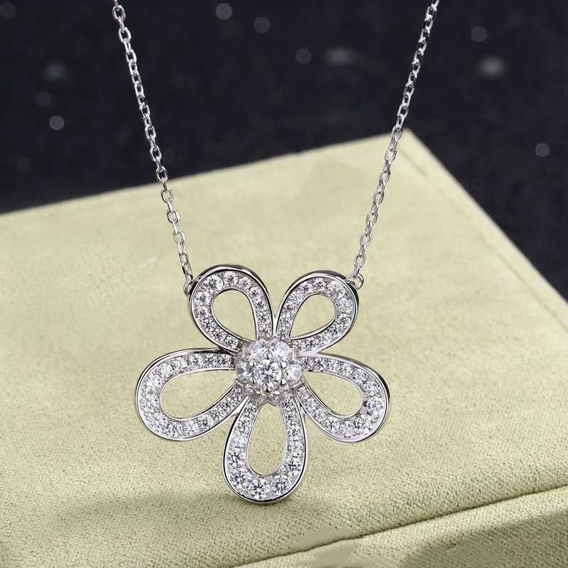 Vancf halsband Luxury Diamond Agate 18K Gold Sterling Inlaid med Diamond Family Necklace Kvinnlig Fem Petal Flower Fashion Light Luxury Large Flower Pendant