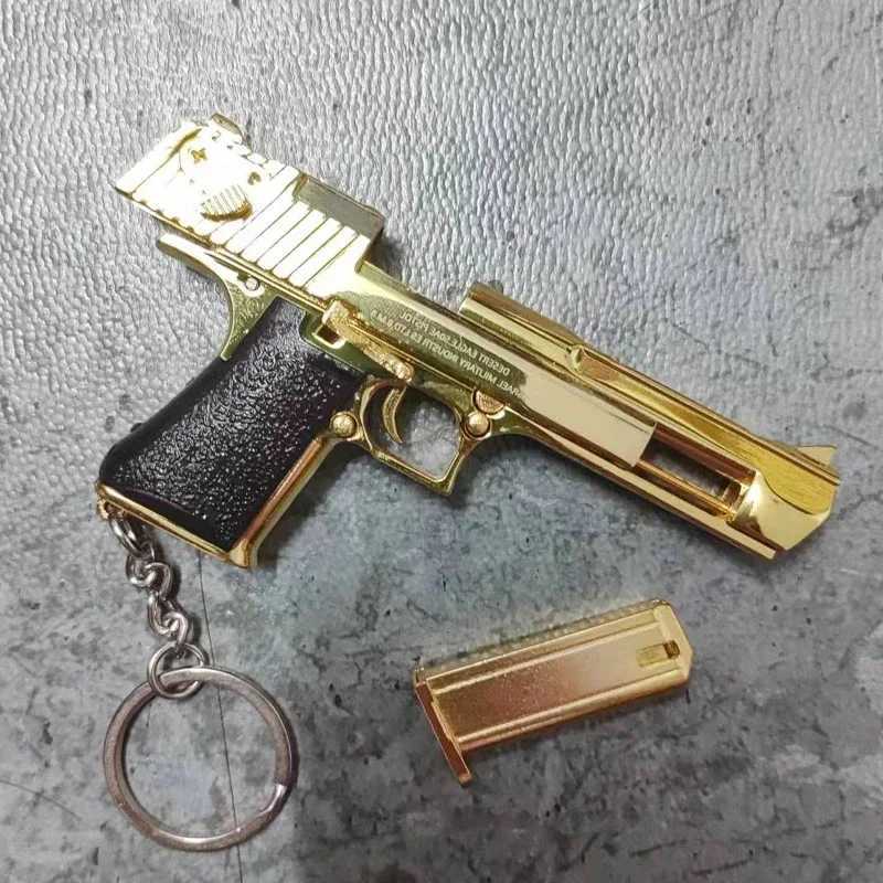 Gun Toys 1/3 pistola de metal de alta qualidade Desert Eagle Modelo Beretta 92F pistola chaveiro brinquedo pingente em miniatura para coleção de presentes pistolas G17 240307