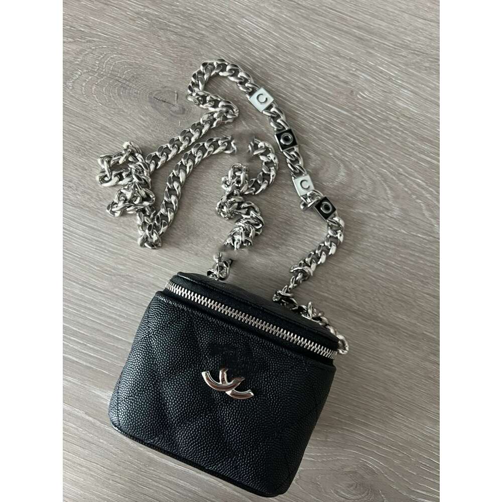 Modedesigner handbaglingge chain nisch utsökta singel axel crossbody liten väska höst kvinnor mångsidig ins doft läppstift ny modellväska