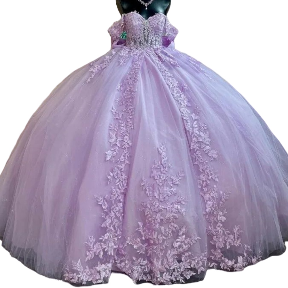 2024 Lilas Quinceanera Robes Hors Épaule Dentelle Appliques Perles De Cristal Fleurs Robe De Bal Robe D'invité Soirée Robes De Bal Corset Retour Avec Arc