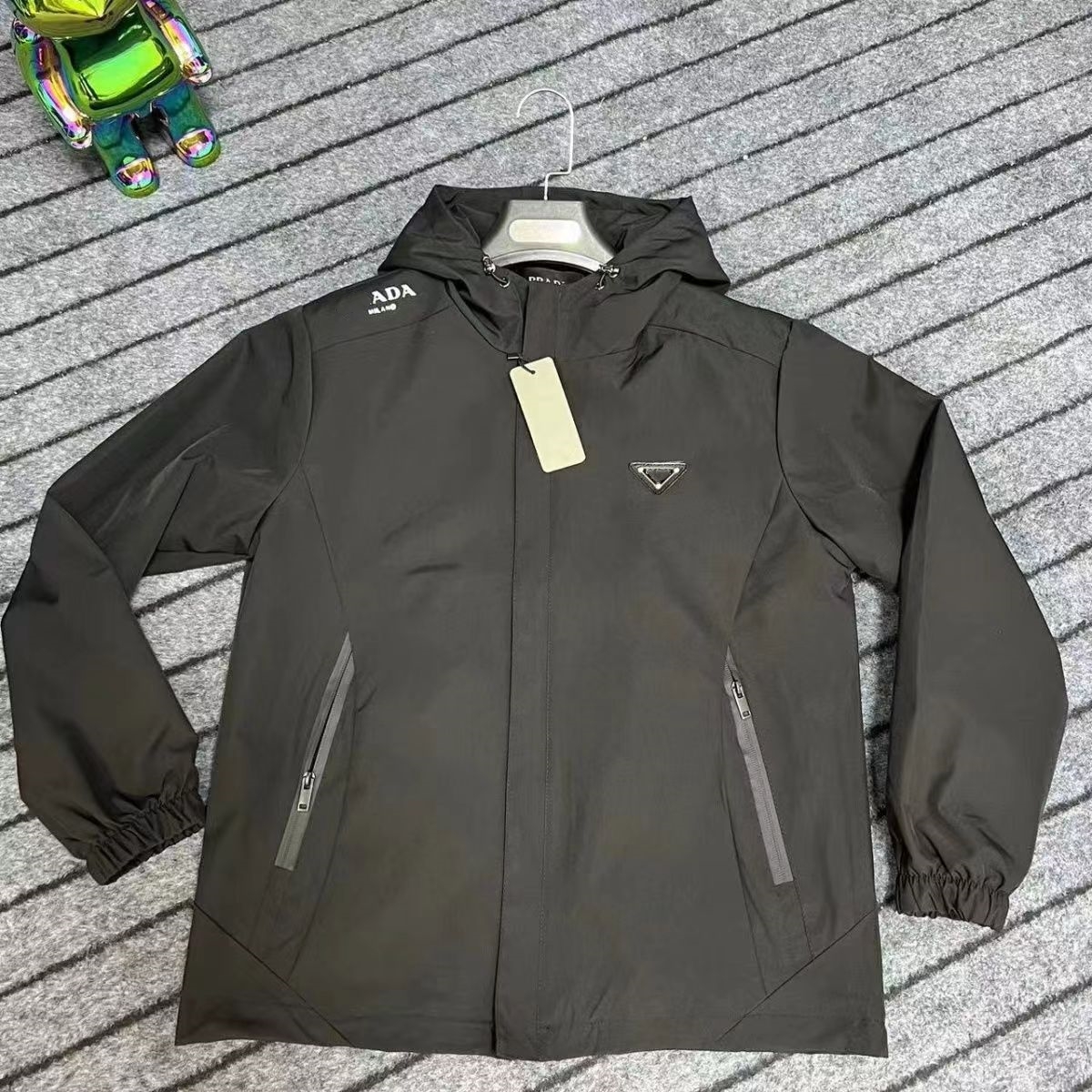 Designer Fashion Piumino da uomo Bomber da motociclista Giacca invernale Cappotto sportivo Cerniera esterna Giacche da uomo Cappotto antivento Streetwear Triangolo Badge Giacca a vento M-4XL