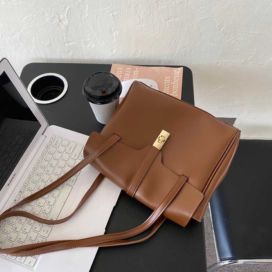 جلد ناعم عالي السعة أزياء رجعية Flip Flip Commuter Bag Women 2022 Autumn and Winter One One Counter يحمل LAR241L إضافي