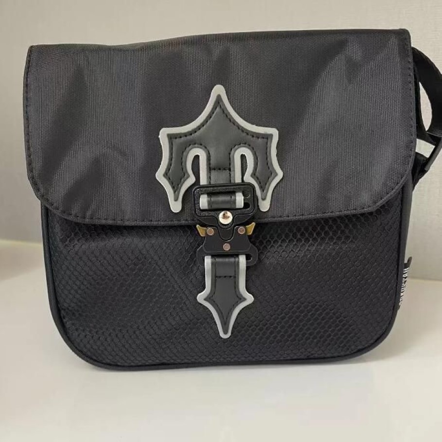 2023 Irongate T Crossbody Bag Reino Unido Londres Moda Bolsa À Prova D 'Água Sacos Trapstar Luxo Designer Bolsa Moda Sports Messenger Bag 202J