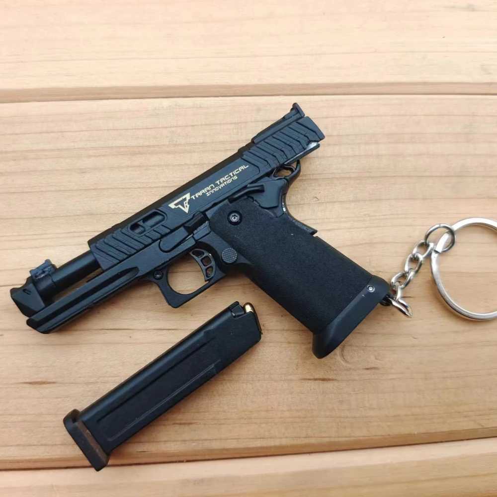 Gun Toys 1 3 TTI G34 PIT VIPER Gun Model Empire Shell Ejection Keychain With Disassembly Mini Toy Gift Gun For Adult Kids 240307