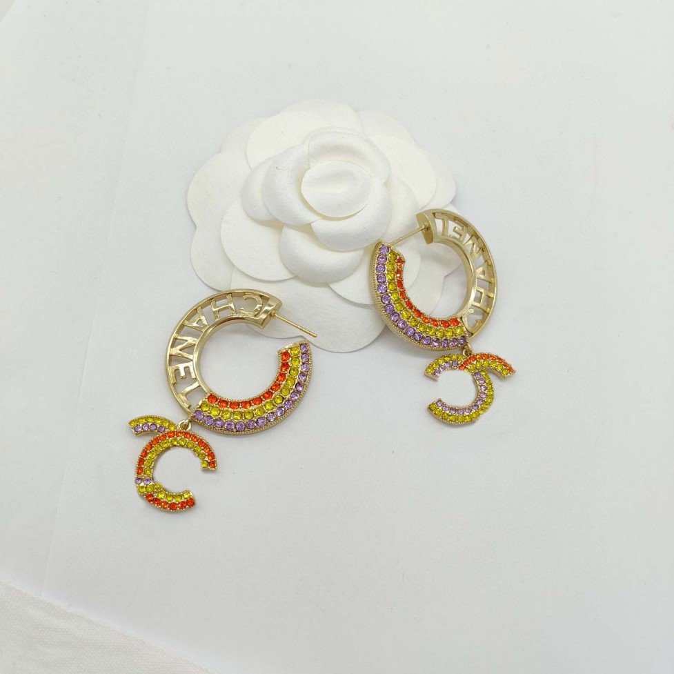 2023 Boucle d'oreille de charme de qualité de luxe avec un design de forme ronde en diamant de couleur blanche et rouge avec tampon de boîte PS7501A323Z