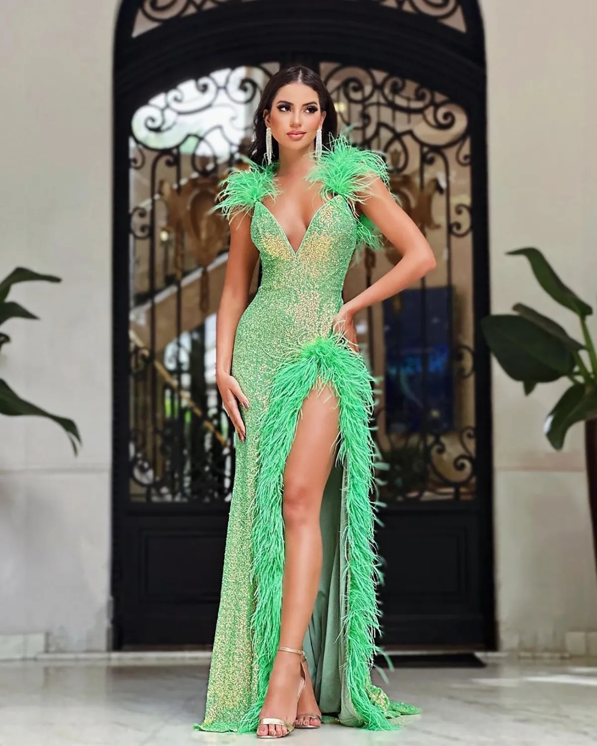 Sexy V Neck Mermaid Prom Dresses Shiny Sleeveless Sequined Lace Formal Occasion Dress Feather Aso Ebi Evening Gown YD