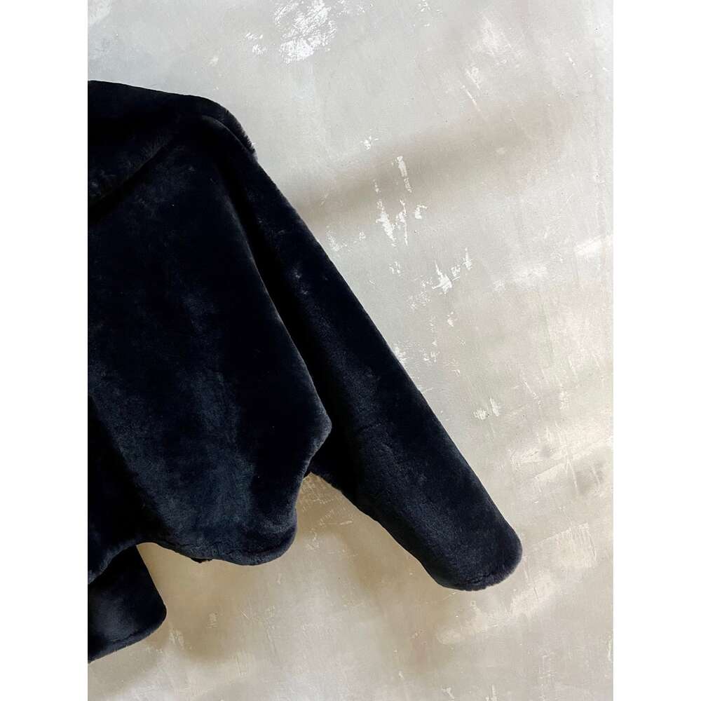 2023 Winter New Bat Sleeves Merino Integrated Short Loose Fashion Versatile Fur Coat For Women 340543