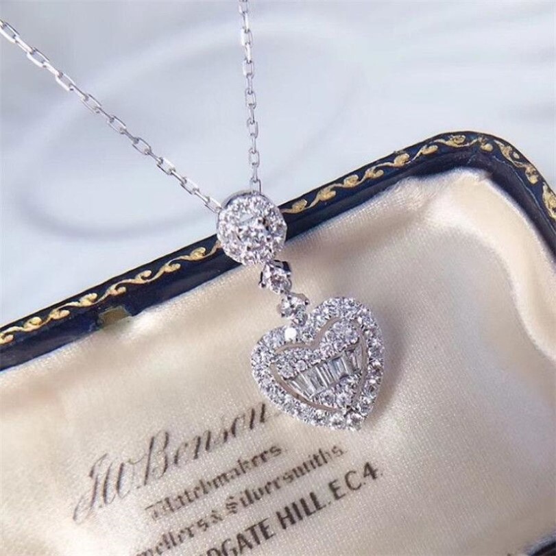 Ny ankomst söt söt högkvalitativ lyxsmycken 925 Sterling Silver Princess Cut White Topaz Cz Diamond Heart Pendant Women Nec228L