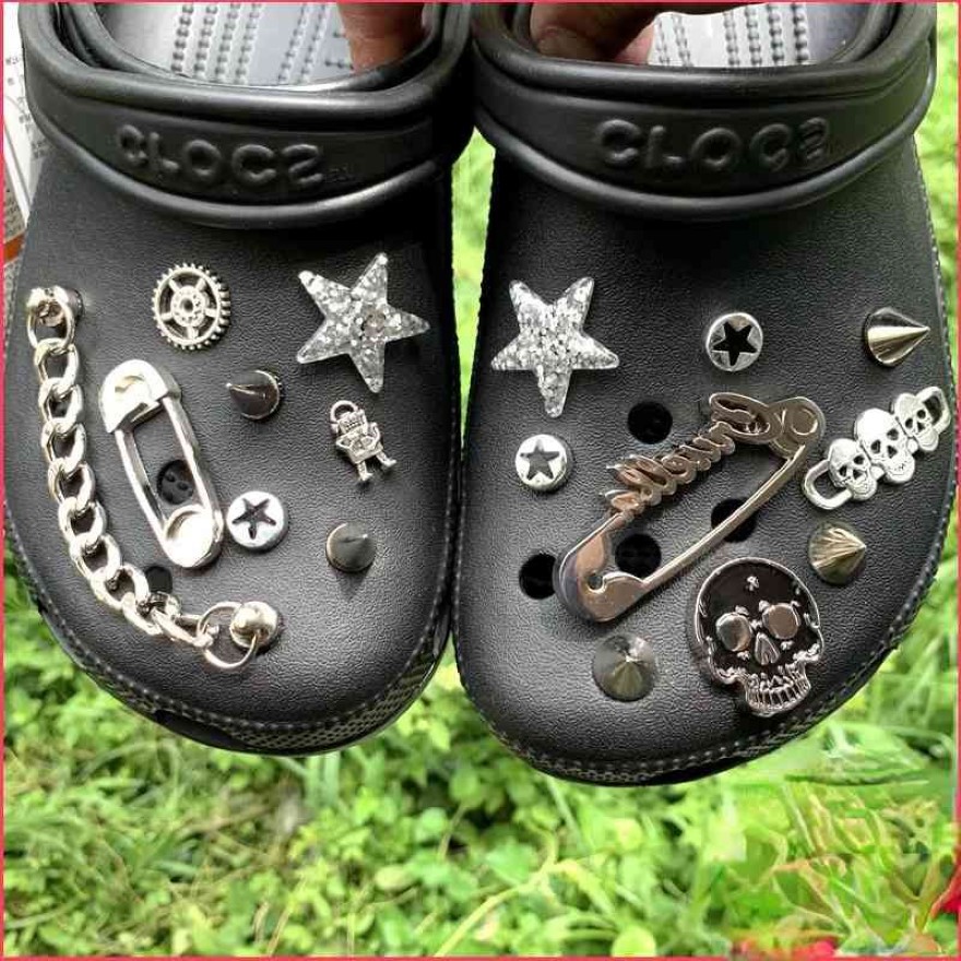 Metallo Punk Croc Charms Designer Vintage Pin Rivetto Catena Decorazione di scarpe Zoccoli Bambini Ragazzi Donne Ragazze Regali Fascino CROC Jibbi290v