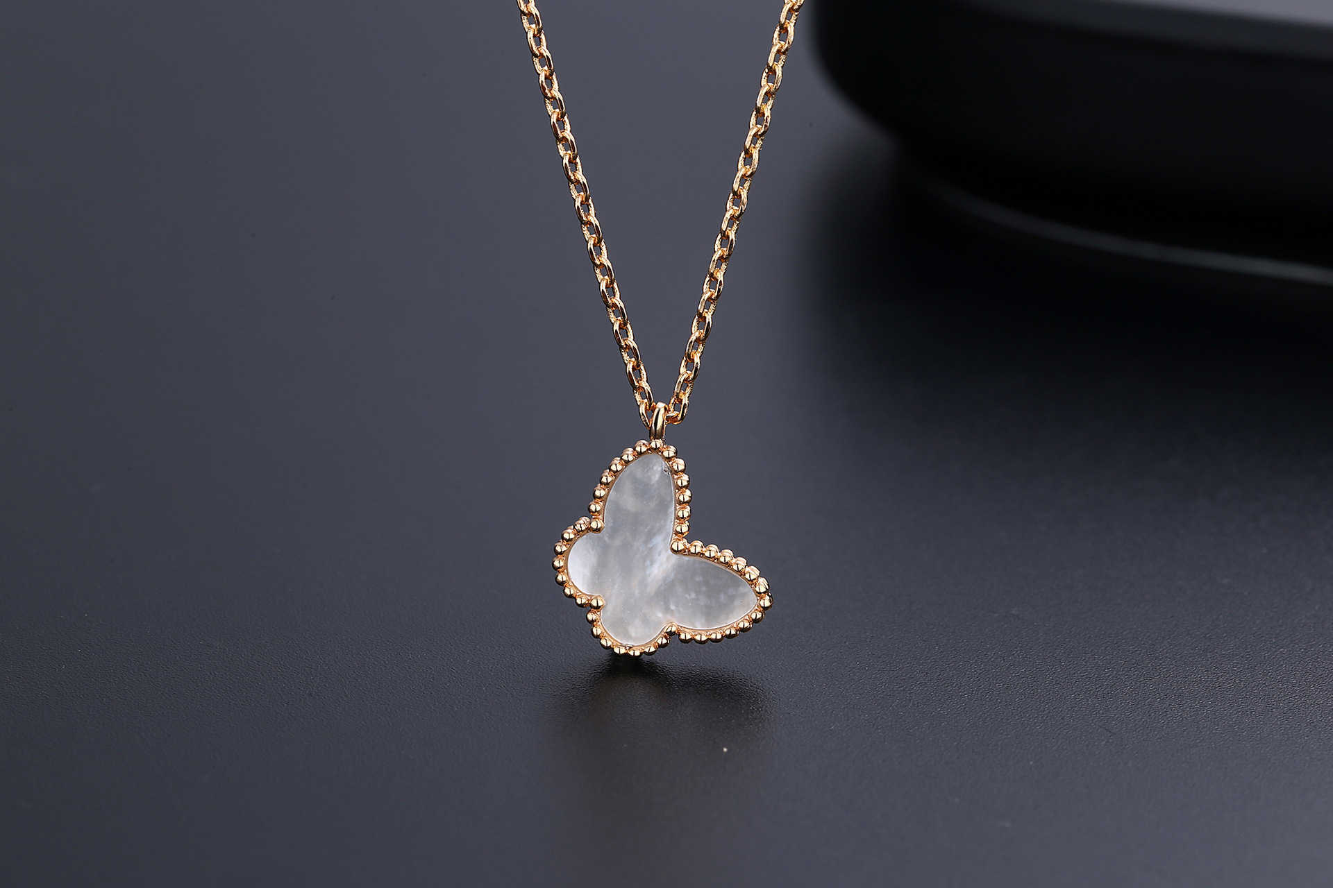 Designer Pendant Necklace Sweet Vanca Butterfly Necklace Womens Silver Blue Agate Butterfly Collar Chain med Design Light Luxury Neckchain 5R2N