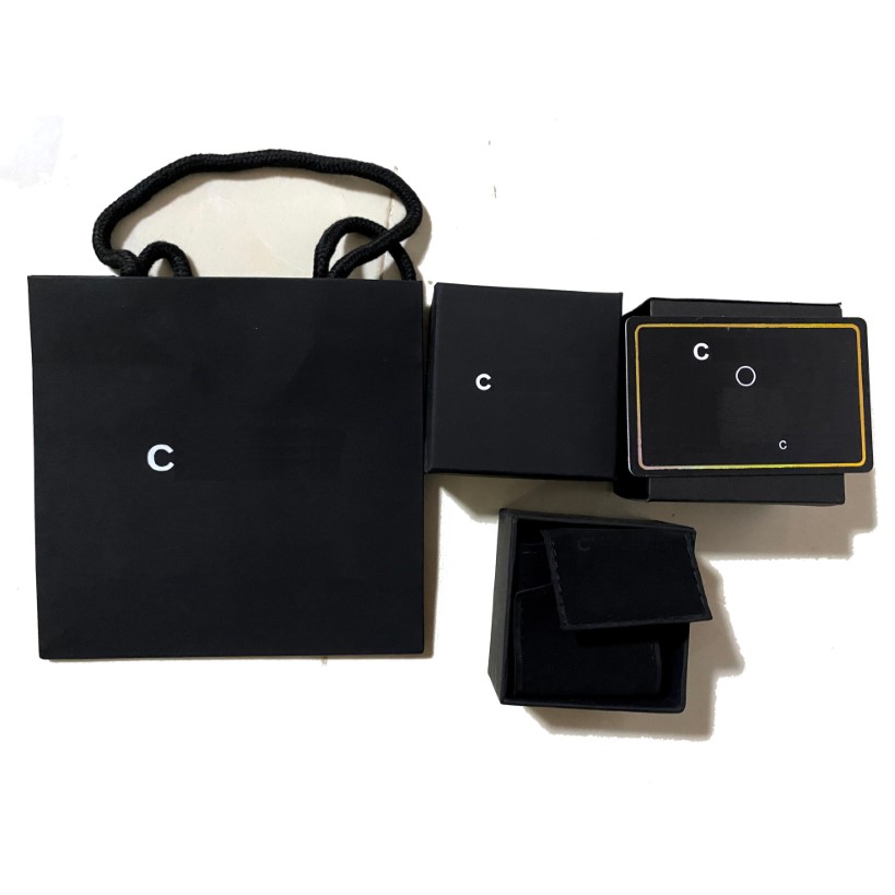 Vendita di portagioie orecchini con timbro Scatole lettere bianche Set di scatole esposizione di gioielli Scatola quadrata nera di alta qualità202N