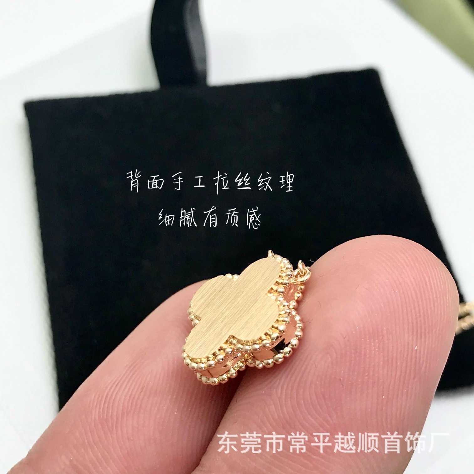 Designer Pendant Necklace Sweet Love Vanca Jade v Golden Clover Diamond Female Red Agate White Fritillaria 18 Rose k Rose Gold Lock Bone Chain M6s5