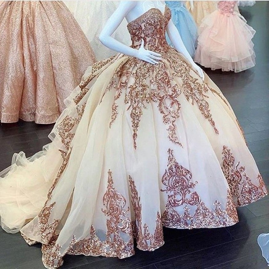 Charro Blush Quinceanera Robes avec Or Rose Applique Paillettes robes de 15 à os Hors Épaule Doux 16 Dress267z