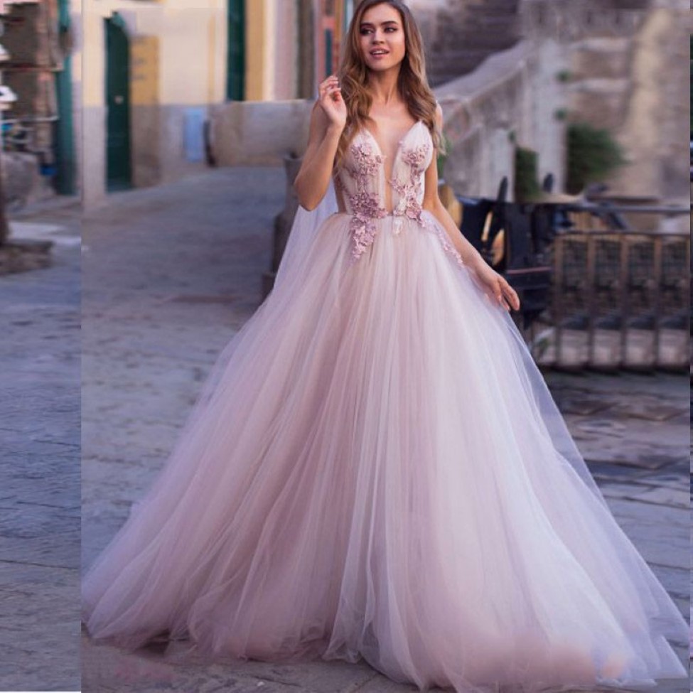 Boho Suknia ślubna 2019 3D Fioletowe fioletowe sukienki na panny młodej plażowej sukienki bez pleców tiulowe sukienki ślubne długie pociągu 2585