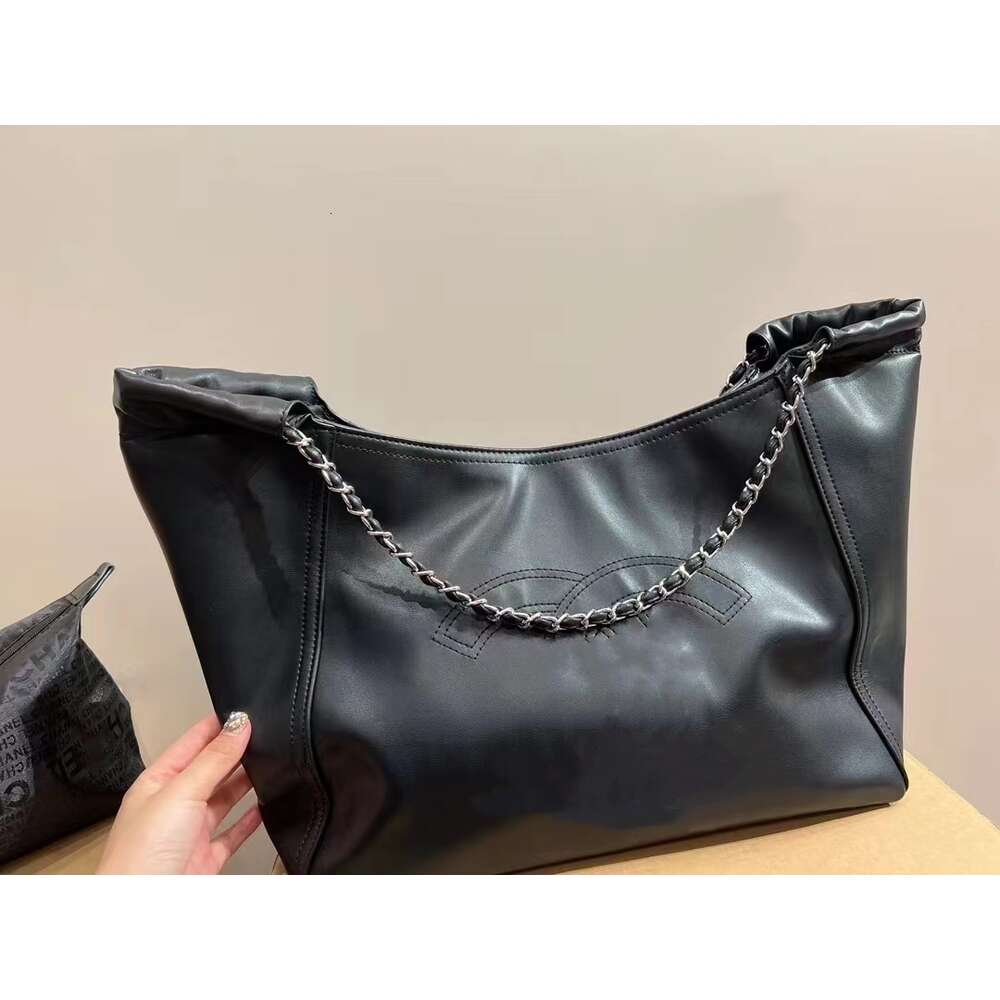 Designer All-in-One Bag for Women This Years Populära Autumn and Winter New Single Shoulder Underarm stor kapacitet Ryggsäck Tote Korean version