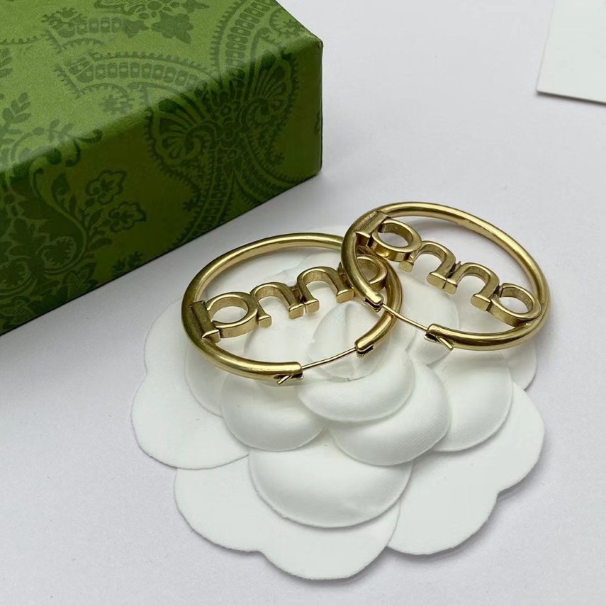 2023-Large Hoop Earrings Brand Designer Classic 18K Goldpläterat mässingsmaterial Letterörhängen Pendant Earring Ladies Fashion Simp258c