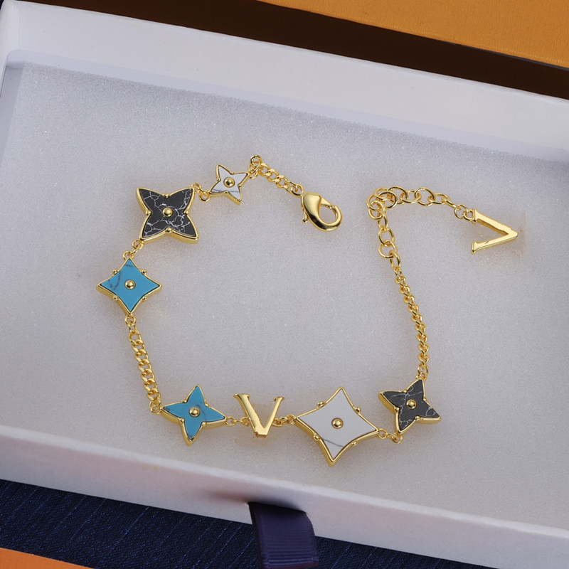 Met BOX luxe armband bloem letter armband voor vrouwen bedelarmbanden mode armbanden meisjes designer armband 2 kleuren