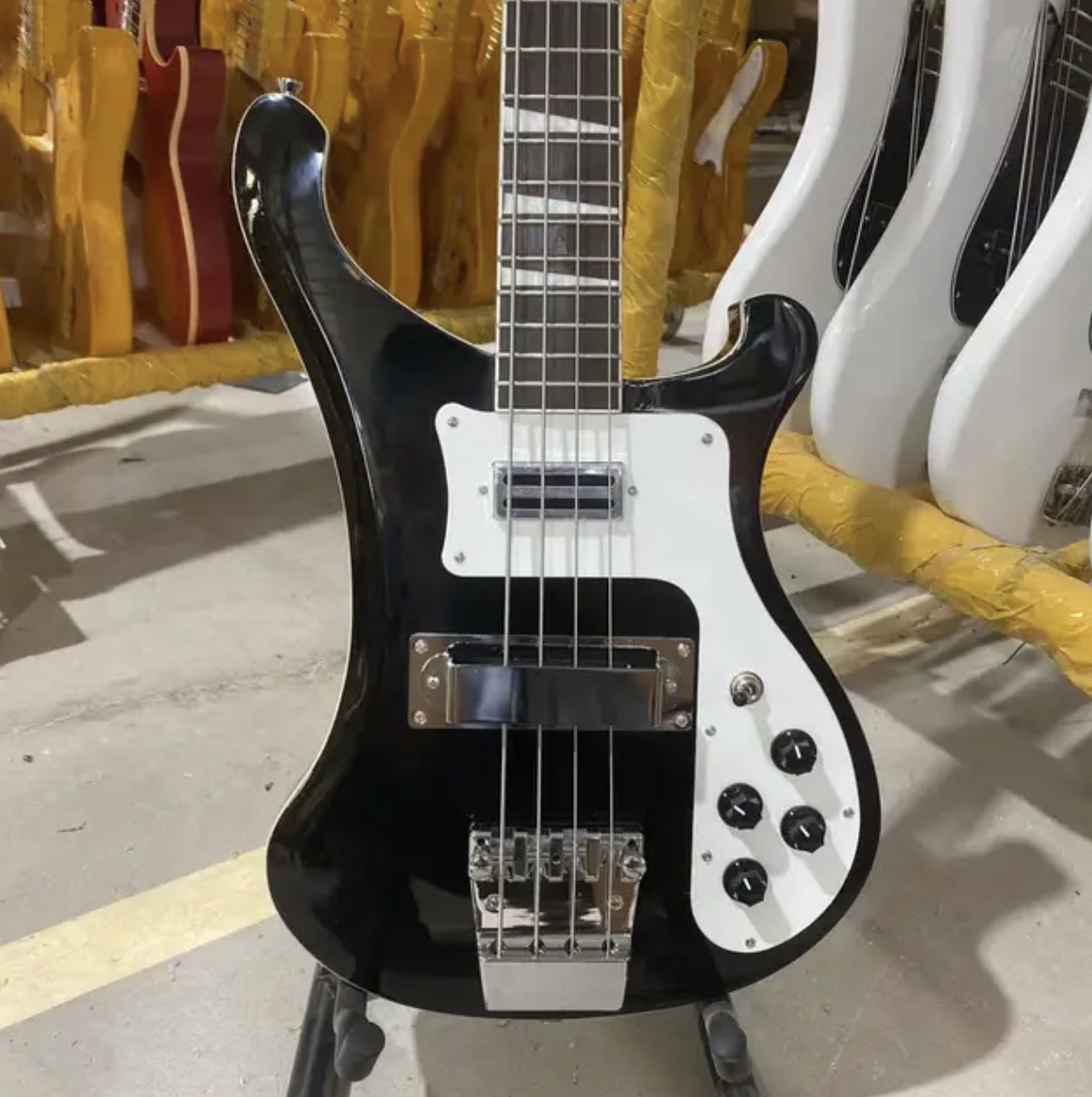 Özel Rickenback 4003 Elektro Gitar, Bas gitar, Basswood gövdesi, siyah renk, gül ağacı klavyesi, 4 telli