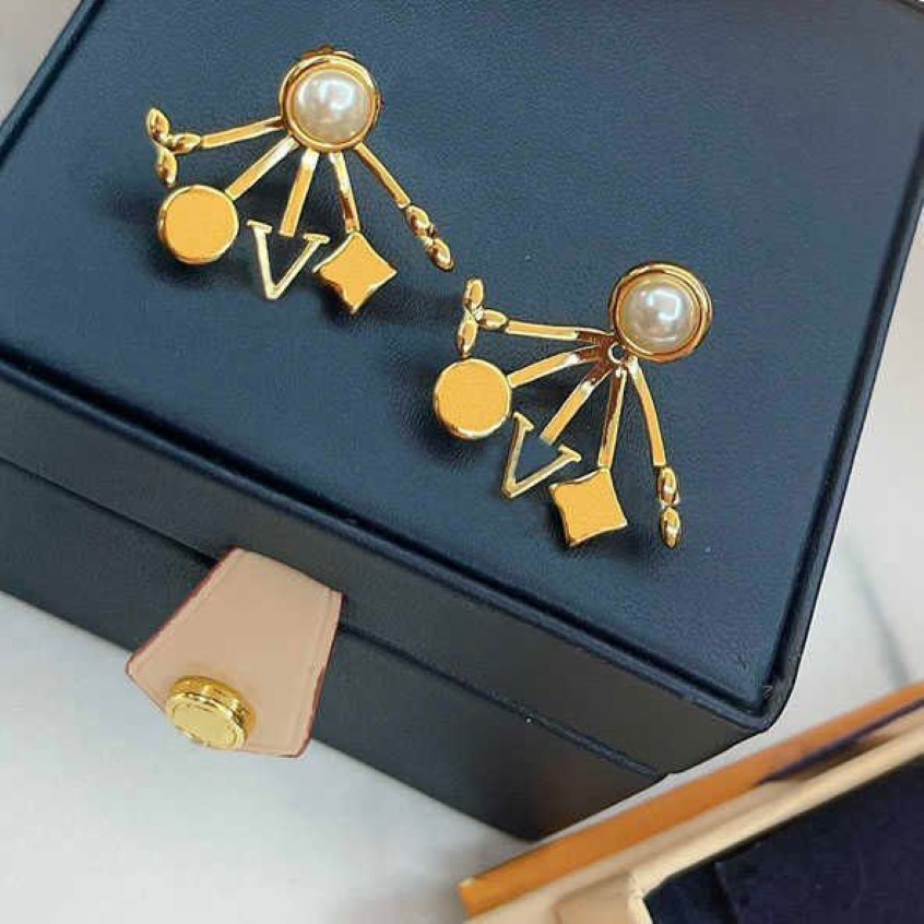 Złote Pearl Kolczyki luksusowe projektanci biżuterii Women Hoop Ear Studs Flower Letter Charm Wisids For Women Hoops Stud Ore297f