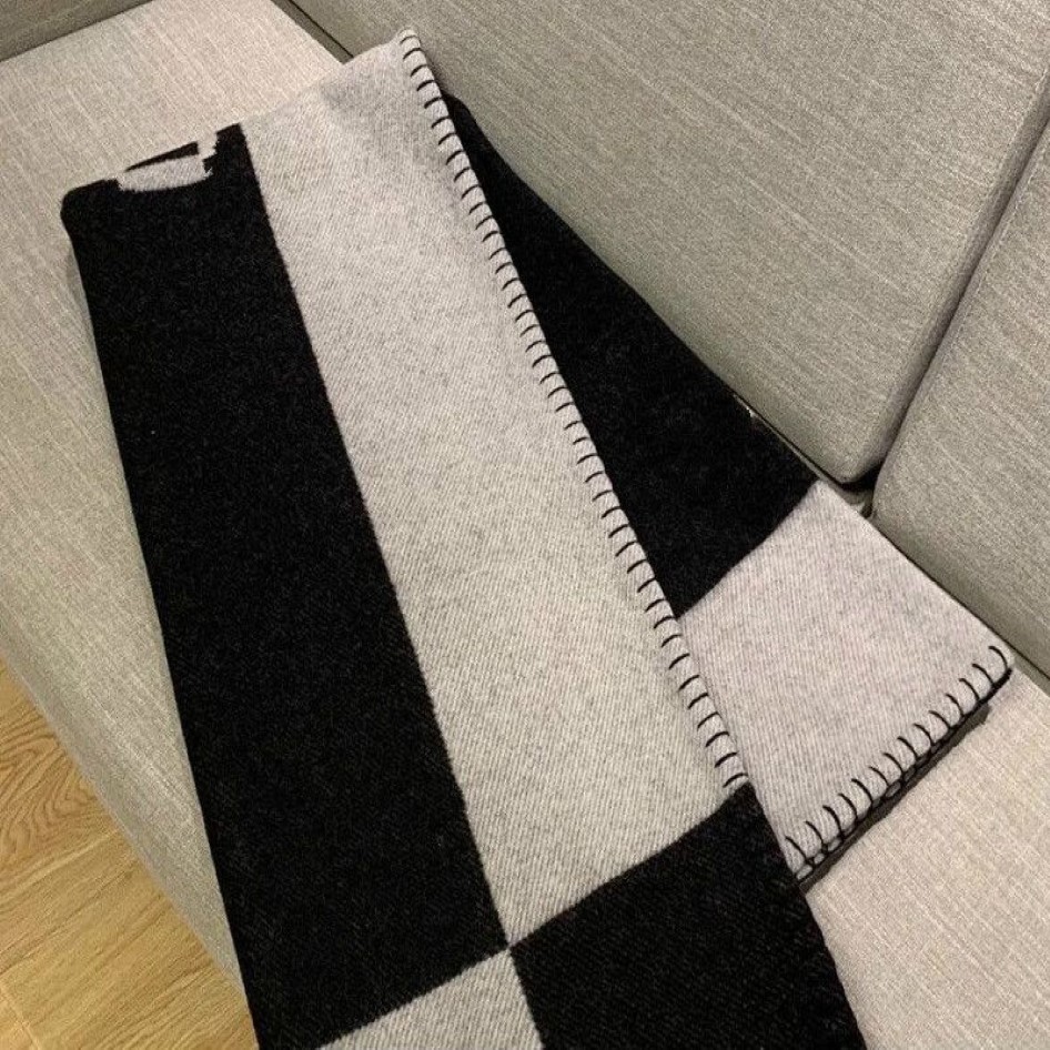 Hengao Top Quailty Black Blanket and Cushions 135170cm 50 50cm Filling216W