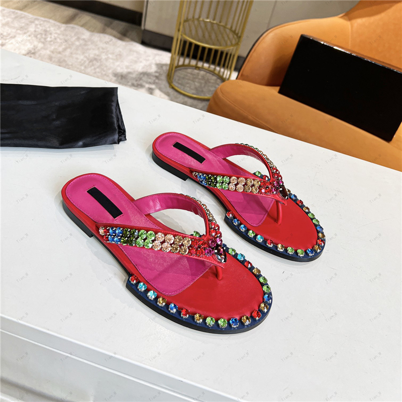Le più nuove infradito piatte di ALTA qualità Pantofole Sandali da donna Designer di marca Vera pelle Moda pieno colorato Diamante fibbia in metallo scarpe da sera di grandi dimensioni