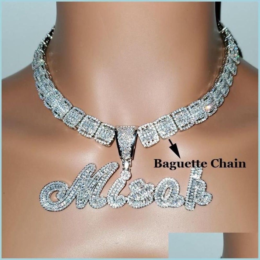 Collares pendientes Cepillo personalizado Cursiva Iced Out Letra Colgante Nombre Collar Baguettes Cadena Micro Pavimentada Cz Personalizado Hiphop Je2548