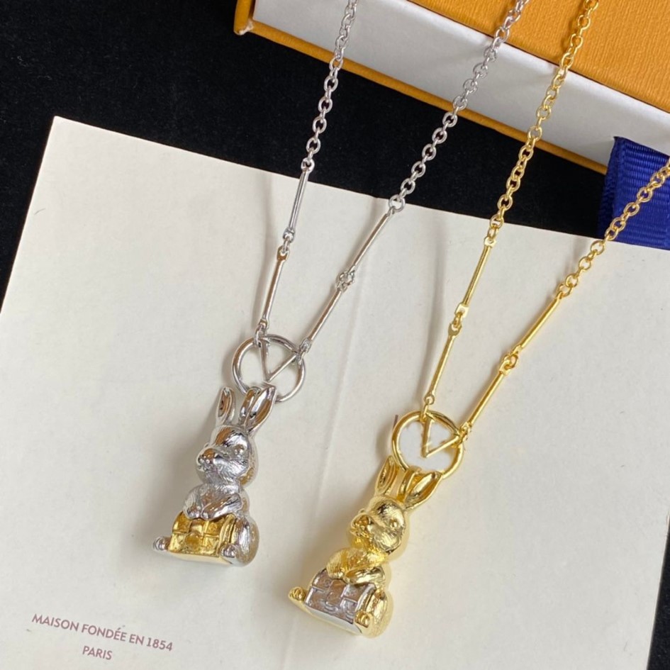 2023 Collier de luxe Designer Femme Couple en acier inoxydable Lapin V Gold Sliver Chaîne Pendentif Bijoux Cou Cadeaux Accessoires No B236d