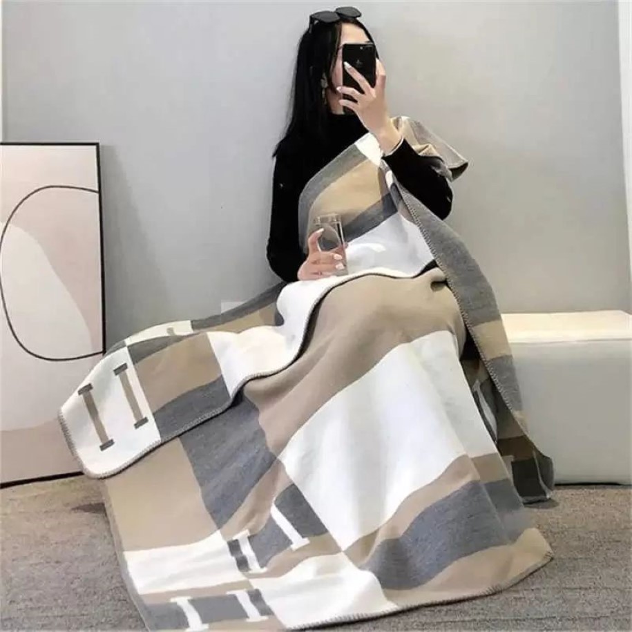 Quality Cashmere Blankets Luxury Letter Home Travel Throw Summer Air Conditioner Blanket Beach Blanket Towel Womens Soft Shawl2099