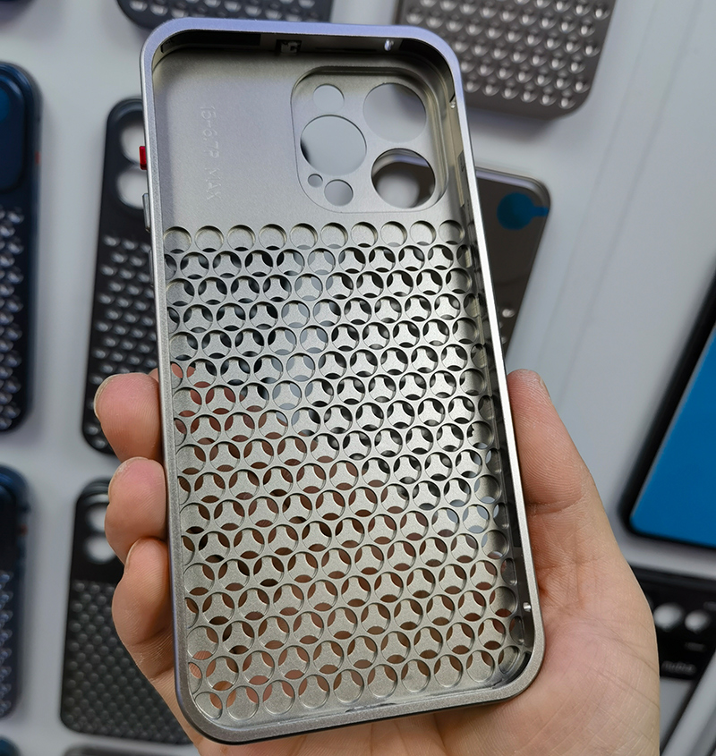Boîtier métallique de refroidissement à Dissipation thermique en alliage d'aluminium, pour iPhone 12 13 14 15 Pro Max, trous en nid d'abeille respirants