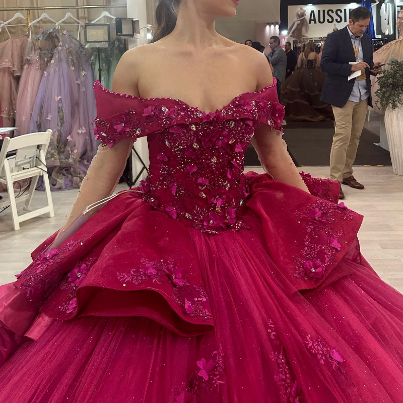 Luxury Red Shiny Quinceanera Dress 2024 Applique spetspärlor Tull Princess Ball Gown Sweet 15 Vestidos de XV Anos Party Gown