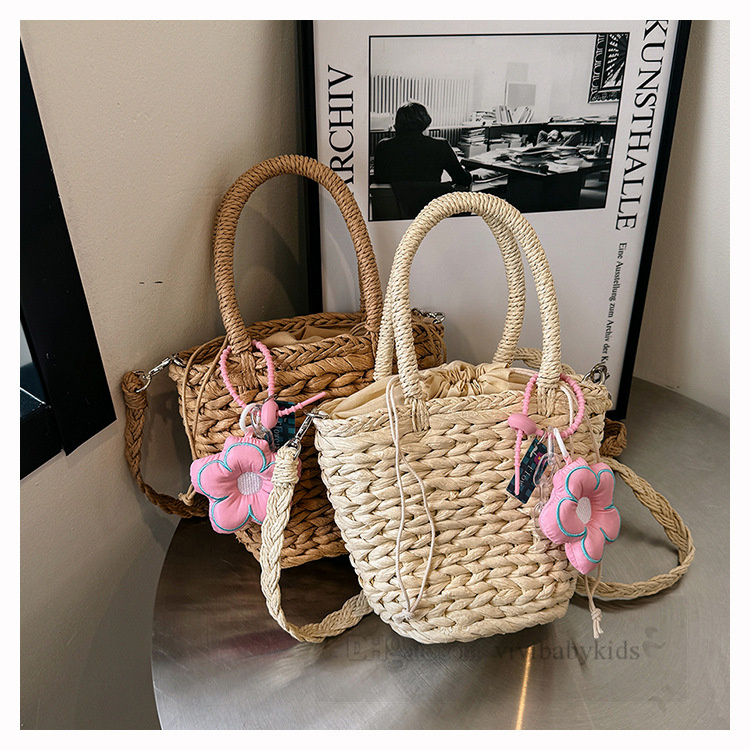 Barn Stereo Flowers Applique Handväskor 2024 Summer Girls Grass Woven Vegetable Basket Children Holiday Beach Bag Z7080