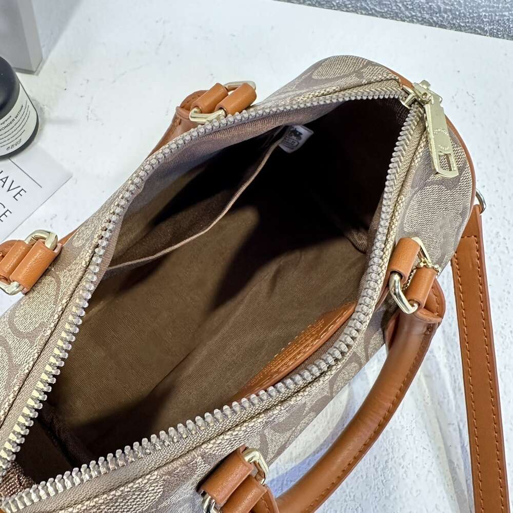 Vendita al dettaglio all'ingrosso della fabbrica Borse da donna nuove Borse la famiglia Borsa da donna nuova versione coreana Borsa a tracolla singola a tracolla Tendenza moda