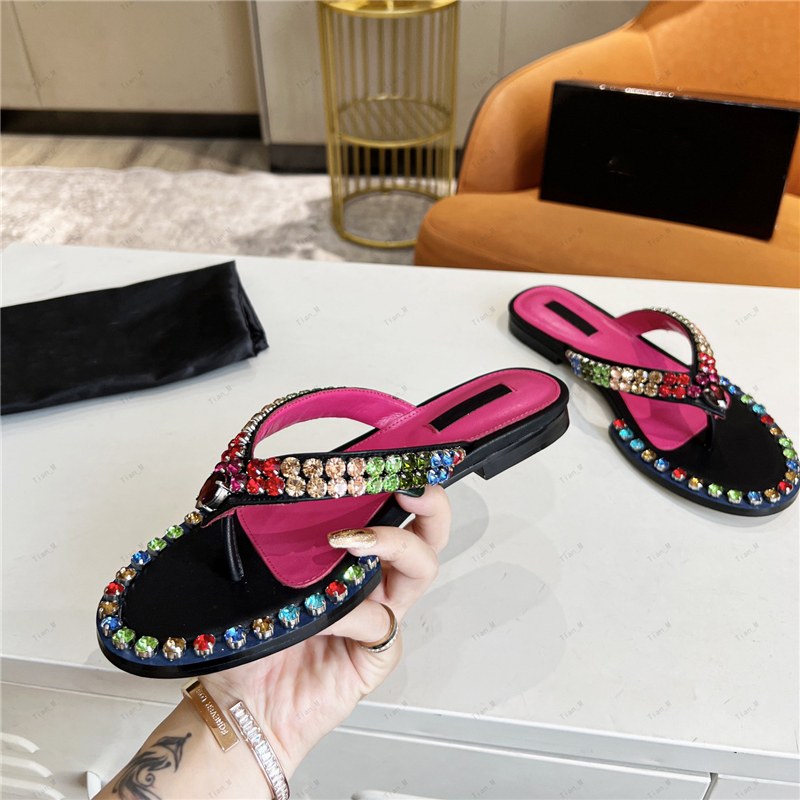 Le più nuove infradito piatte di ALTA qualità Pantofole Sandali da donna Designer di marca Vera pelle Moda pieno colorato Diamante fibbia in metallo scarpe da sera di grandi dimensioni
