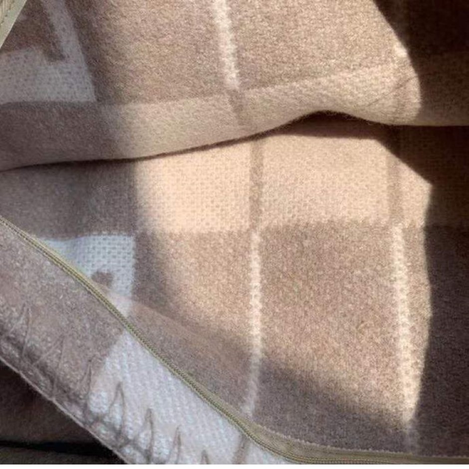 Lüks tasarımcı H Bej Battaniyeler Mektup Kaşmir Yumuşak Yün Eşarp Şal Taşınabilir Sıcak Kanepe Yatağı Polar Örme Battaniye 130x180219F