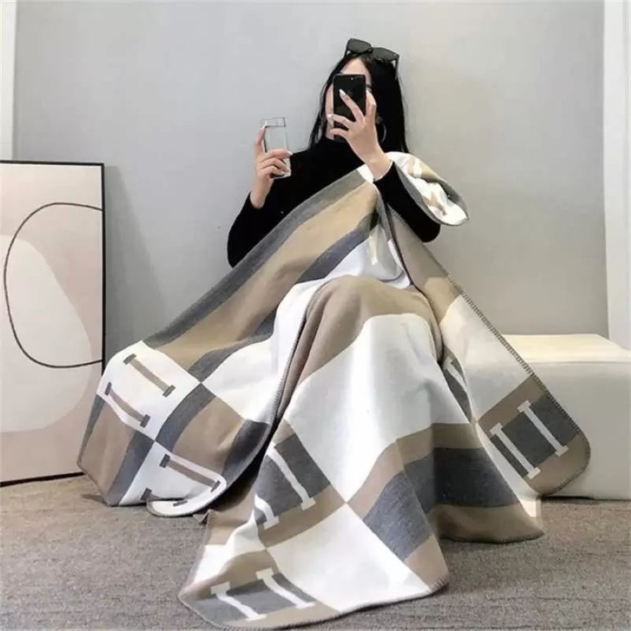 Quality Cashmere Blankets Luxury Letter Home Travel Throw Summer Air Conditioner Blanket Beach Blanket Towel Womens Soft Shawl2099