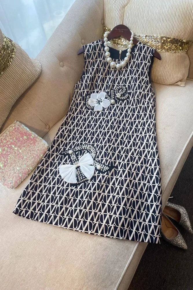 Kvinnor grundläggande avslappnade klänningar 2024 Summer Designer Runway Luxury Crystal Diamond Jacquard Dress Women's O-Neck ärmlös Applique Printed Party Mini Vestdios